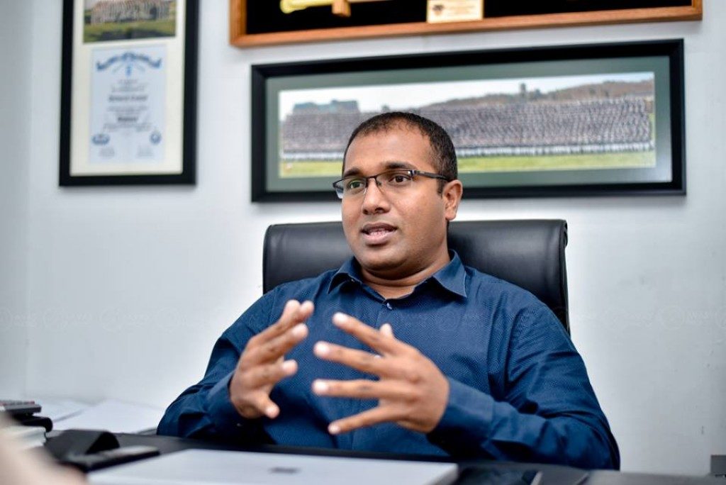 އިޙުސާން، ވައްޑެއަށް: މިޤައުމަކީ ސިޔާސީ މީހުން ބޭނުންގޮތަކަށް ފިހެގެން ކާން އޮތް ކޭކެއްކަމަށް ދެކިގެން ނުވާނެ