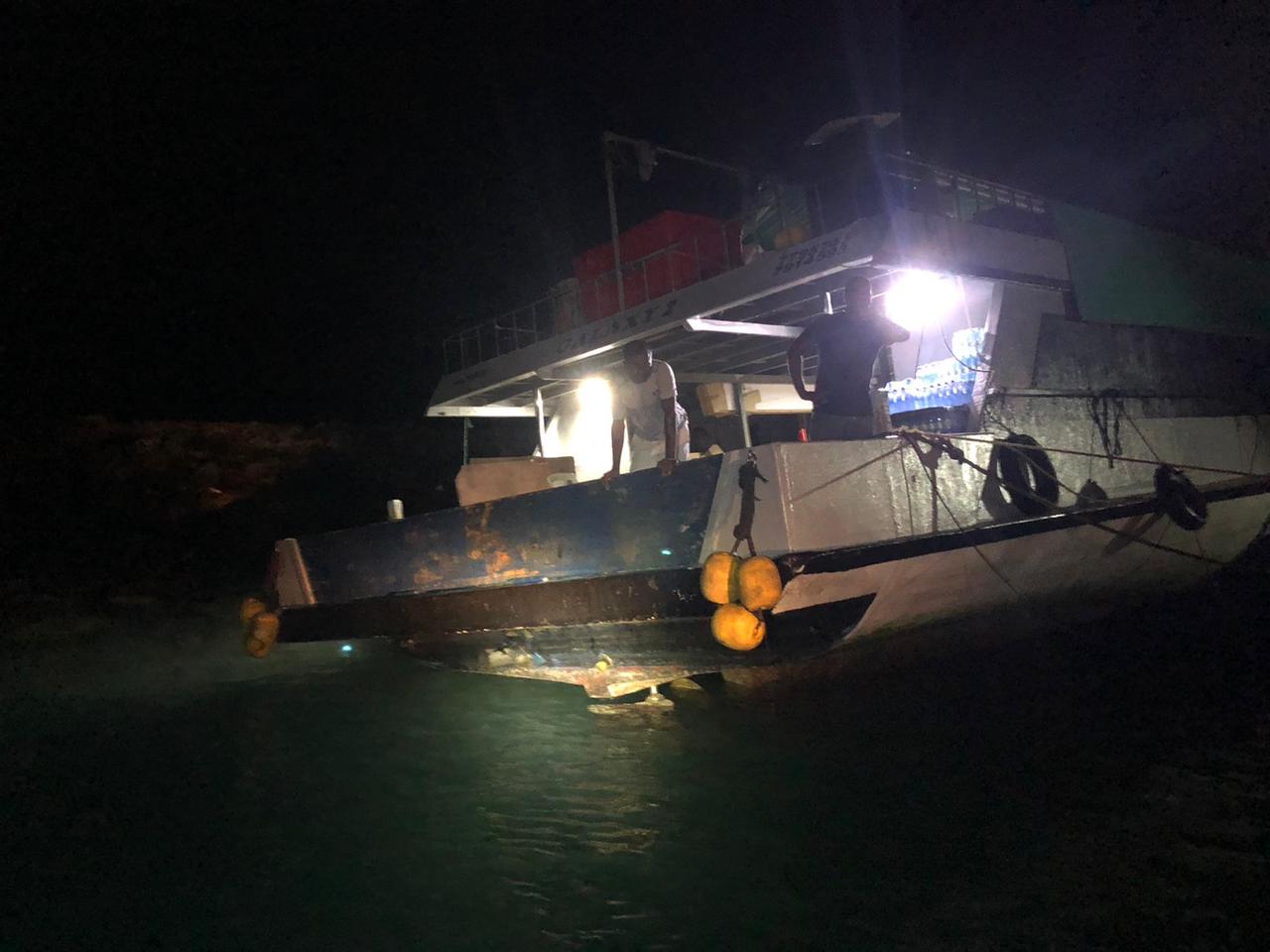 މުދާއުފުލާ ބޯޓެއް 8 މީހުންނާއެކު މާމެންދޫ ނެރުމައްޗަށް އުރިއްޖެ
