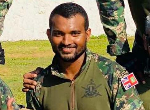 ފާރިޝް އާއި އެކުވެރިން މޫދަށް ފޭބީ ސްނޯކްލިން އަށް