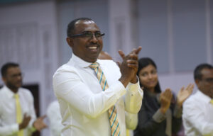 މިވެރިންނާއި ހަވާކޮށްފަ ބަލަންތިބެންވީ، ނިމޭއިރު ހުރިހާކަމެއްވެސް ރަނގަޅުވާނެ: އާޒިމް