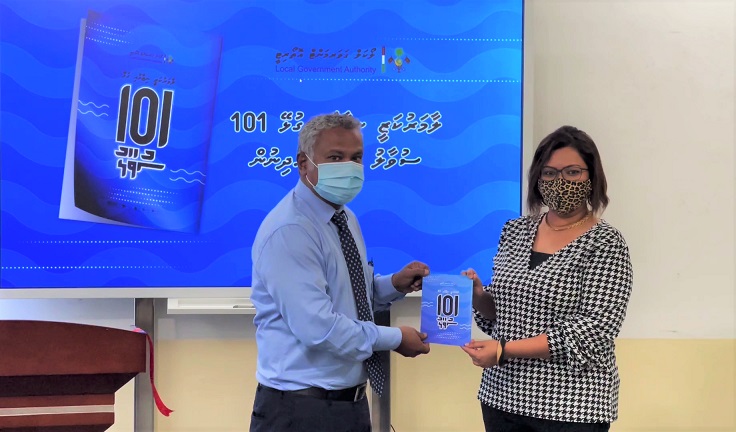 ލާމަރުކަޒީ ނިޒާމާއި ގުޅޭ 101 ސުވާލާއި ޖަވާބު ހިމެނޭ ފޮތެއް ނެރެފި