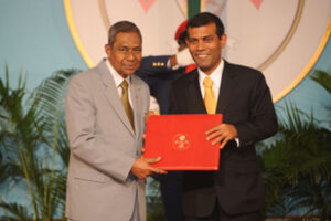 ރައީސްގެ ތަޢުޒިޔާ ލޯޖެހި އަހުމަދު މަނިކުގެ އާއިލާއަށް