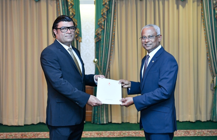 ޤަތަރަށް ކަނޑައަޅާ ނޮން-ރެޒިޑެންޓް ސަފީރަކަށް އުމަރު އަބްދުއްރައްޒާޤު
