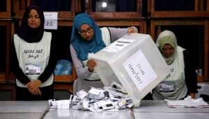 ރާއްޖެއިން ބޭރުގައި ވޯޓުފޮށި ބެހެއްޓިދާނެ ކަމާއިމެދު ސުވާލު އުފެދިއްޖެ