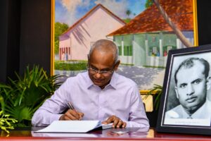 އަލްމަރުހޫމް އިބްރާހީމް ރަޝީދުގެ ތަޢުޒިޔާގެ ދަފުތަރުގައި ރައީސުލްޖުމްހޫރިއްޔާ ސޮއިކުރެއްވުން