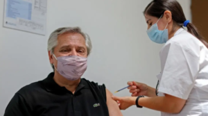 ކޯވިޑް ވެކްސިންގެ ދެ ޑޯޒް ފުރިހަމަ ކޮށްފައިވަނިކޮށް، އާޖެންޓީނާގެ ރައީސް ކޯވިޑަށް ޕޮޒިޓިވް ވެއްޖެ