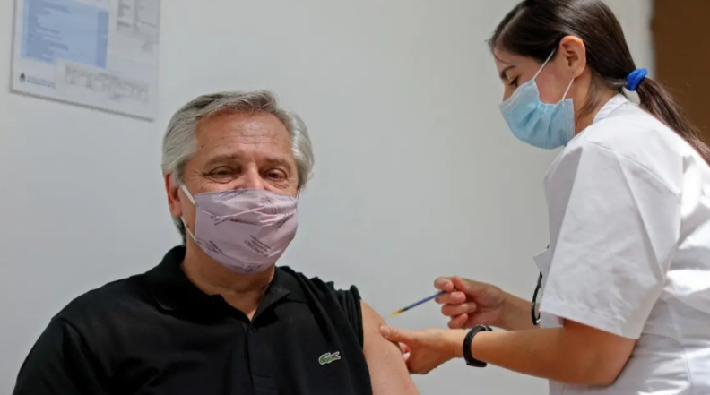 ކޯވިޑް ވެކްސިންގެ ދެ ޑޯޒް ފުރިހަމަ ކޮށްފައިވަނިކޮށް، އާޖެންޓީނާގެ ރައީސް ކޯވިޑަށް ޕޮޒިޓިވް ވެއްޖެ