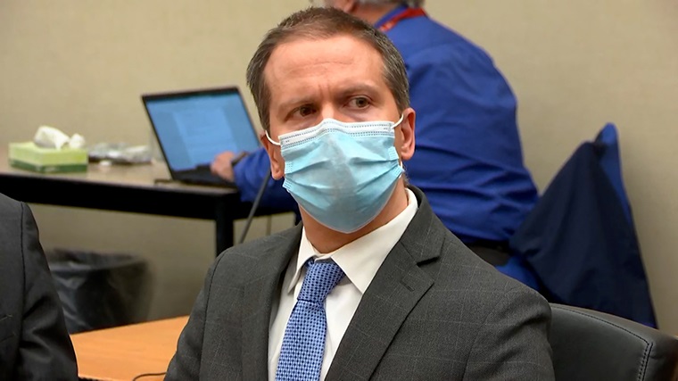 އެމެރިކާގެ ކަޅު ނަސްލުގެ ޖޯޖް ފްލޮއިޑްގެ މަރުގެ ޒިންމާ ފުލުސް އޮފިސަރު ނަގަންޖެހޭނެ ކަމަށް ހުކުމް ކޮށްފި