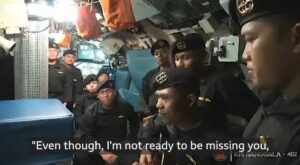 އަޑިއަށްދިޔަ ސަބްމެރިންގެ ފަޅުވެރިން އެކީ ކިޔާފައިވާ ވީޑިއޯ ލަވައެއް އަސްކަރިއްޔާއިން އާންމު ކޮށްފި