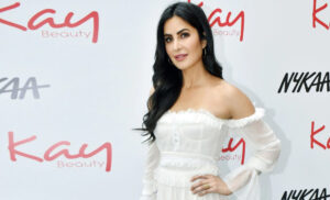 ކެޓްގެ 'ނޯ މޭކަޕް' ސެލްފީ ބެލުންތެރިންގެ ހިތް އަތުލައިފި