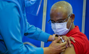 ސަރުކާރު މުވައްޒަފުން ވެކްސިން ފުރިހަމަކުރުމަށް ރައީސް އިލްތިމާސްކުރައްވައިފި