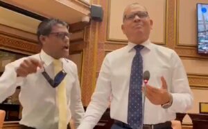 މަޖިލީހުގައި އިދިކޮޅު މެމްބަރުންނަށް ބިރެއްނެތި ބަސްބުނުމުގެ ފުރުސަތު ލިބެންޖެހޭ: އުޝާމް