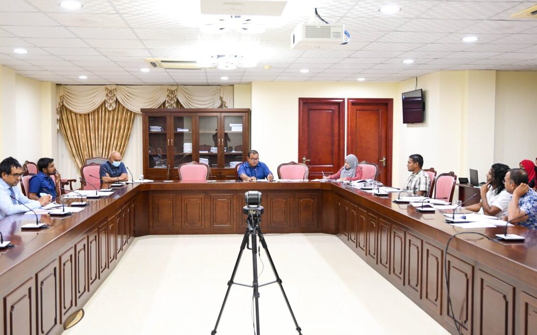 ފައިސާ ޗާޕު ކުރުމުގެ މުއްދަތު އިތުރު އެއްހަރަށް ދިނުމަށް ކޮމިޓީން ފާސްކޮށްފި