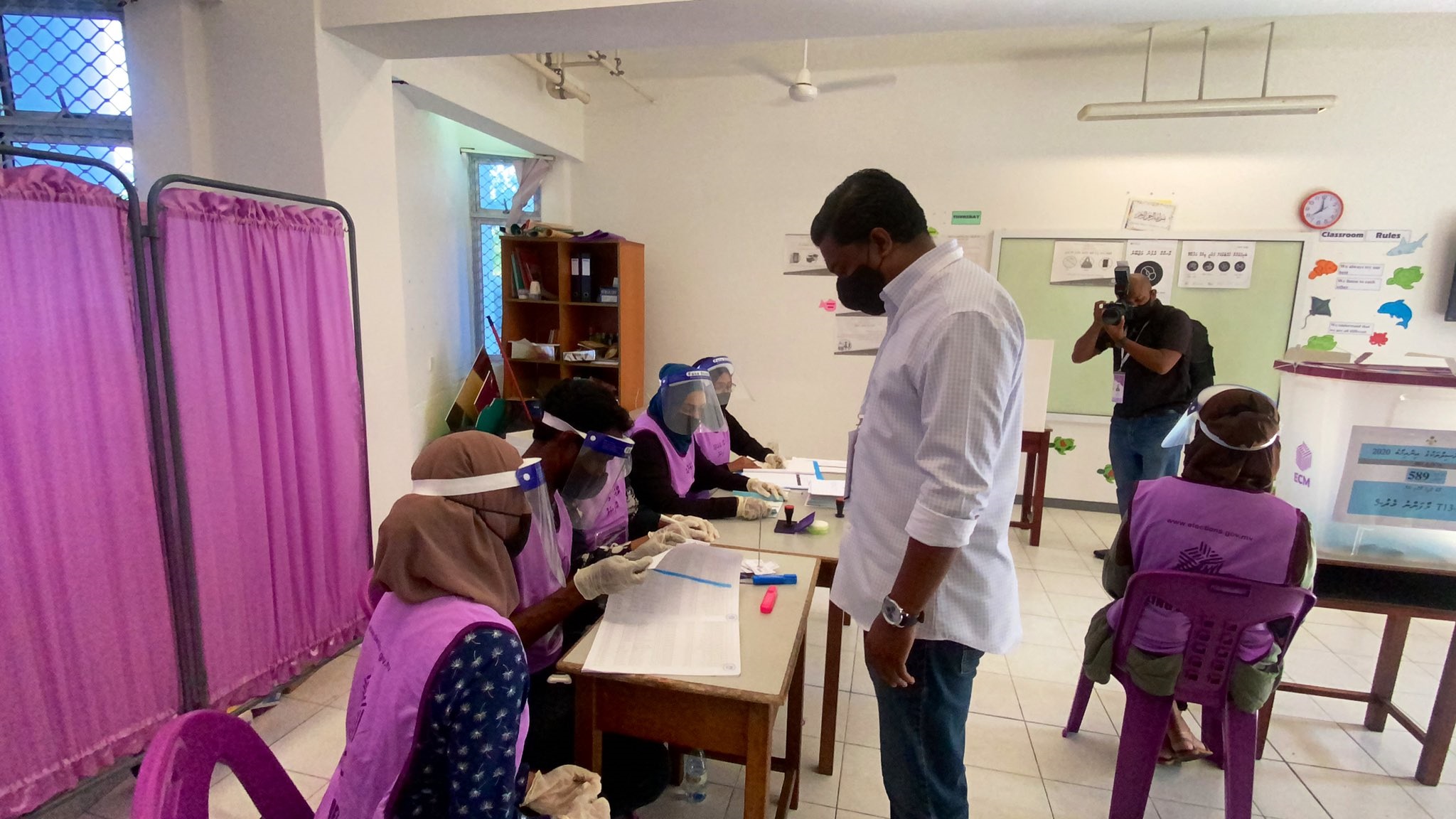 ކުށެއް ކޮށްފައިވާ މީހުންނަށް ވޯޓު މަރުކަޒުތަކުގައި ހަރަކާތްތެރި ނުވެވޭގޮތް ހަދައިފި
