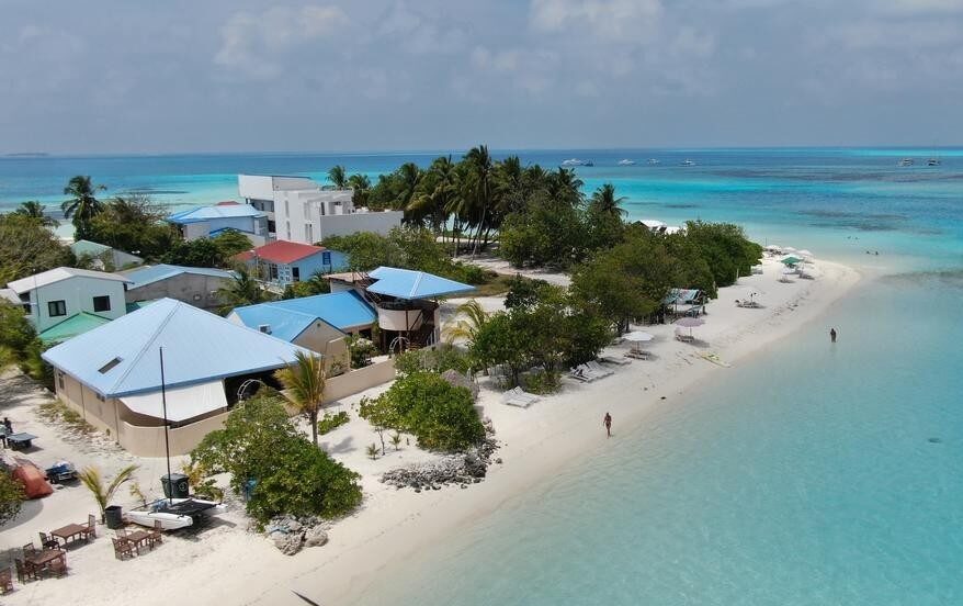 ދިއްފުށީ ފަޅުތެރޭގައި އިންޑިޔާ ޓުވަރިސްޓަކު މަރުވެފައި އޮއްވާ ފެނިއްޖެ