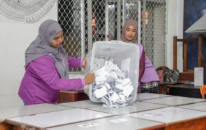 މަޖިލިސް އިންތިހާބުގައި ކެންޑިޑޭޓުންގެ ފޮޓޯ އާއި ލޯގޯ ވޯޓު ކަރުދާހުގައި ޖަހަނީ