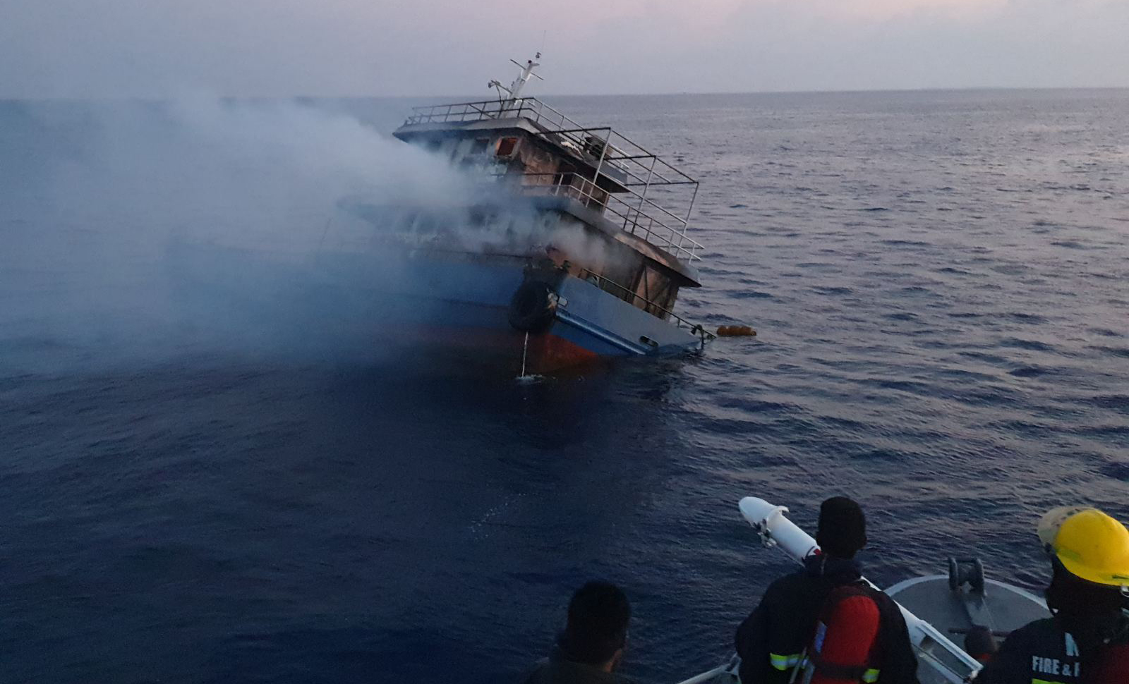 އަލިފާން ނިއްވުމަށް މަސައްކަތްކުރަނިކޮށް 60 ހާސް ލިޓަރުގެ ޑީސަލާއެކު ބޯޓު އަޑިޔަށް ހިނގައްޖެ