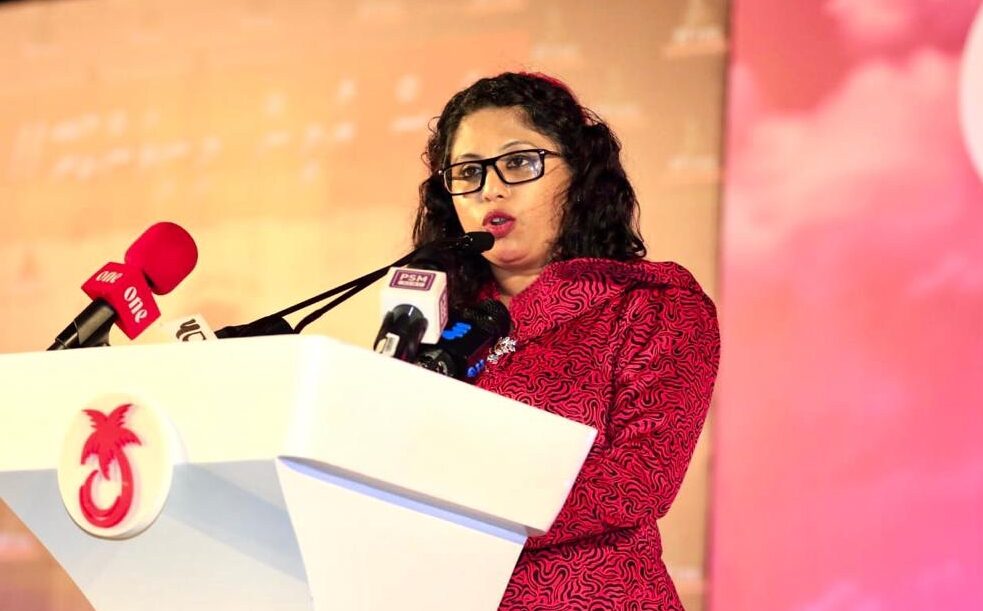 ލޮލަށް ނުފެންނަ ފްލެޓެއް ޖައްވުގައި އަޅާފަތޯ ފްލެޓް ދޫކޮށްލަން ތިކިޔަނީ: ހީނާ 