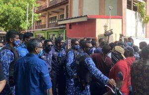 ހަމަނުޖެހުން ބޮޑުވެ އެއްވެސް ފޮއްޓެއްގެ ވޯޓު މިއަދު ނުގުނަން ނިންމައިފި