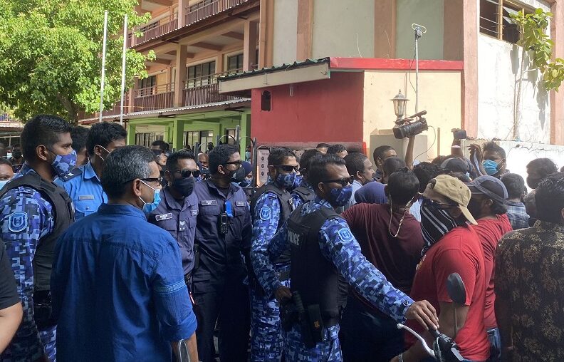 ހަމަނުޖެހުން ބޮޑުވެ އެއްވެސް ފޮއްޓެއްގެ ވޯޓު މިއަދު ނުގުނަން ނިންމައިފި