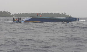 ފެނަކައިގެ މުދާ ހިފައިގެން ދަތުރުކުރި ލޭންޑިންގ ކްރާފްޓެއް ބަންޑުންޖަހާލައިފި