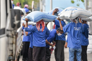ކާޑުގުދަނެއްގައި ހުރި ބަސްތަތާކެއް ވެއްޓި 3 މީހަކަށް އަނިޔާވެއްޖެ