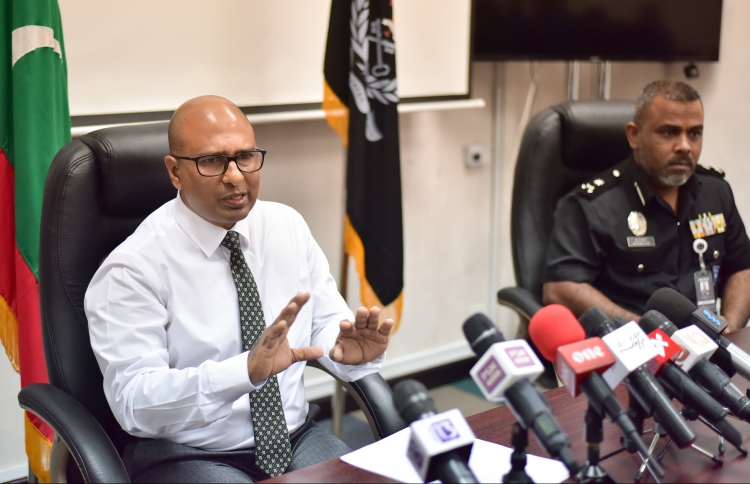ކެޕޭސިޓިއަށްވުރެ ގިނައިން ޤައިދީން ތިބުމަކީ މިދަނޑިވަޅުގައި ފުރާނައަށް ނުރައްކާ ބޮޑުވާނެކަމެއް: މުނާޒް