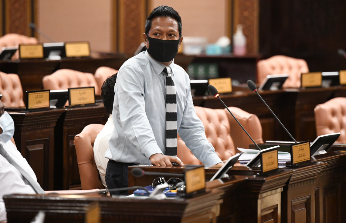 މަންދުކޮލެޖަށް ބަދަލު ދިނުން، އިންތިގެ ނުރުހުން!