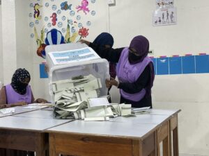 އަލަށް 21،000 މީހުންނަށް ވޯޓު ލެވޭނެ: އީސީ