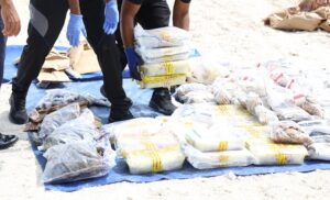 ދިރުވާލައިގެން އެތެރެކުރަން އުޅުނު 8މިލިއަން ރުފިޔާގެ ޑްރަގް އަތުލައިގެންފި