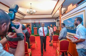 މަސައްކަތްތެރިންގެ ބުރަ މަސައްކަތުން އިޤްތިޞާދީ ހީނަރުކަމުން އަރައިގަނެވެން ފަށައިފި: ރައީސް