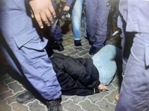 ހާލަތާއި ނުބައްދަލު ބާރުގެ ބޭނުންކޮށް މުޒާހަރާގެ ބައިވެރިންނަށް އަނިޔާކުރުުމުން ބޮޑެތި ފާޑުކިޔުން!