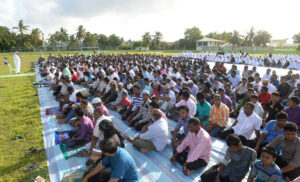 ހުޅުމާލޭގެ ދެ ސަރަހައްދެއްގައި ބޮޑު ޖަމާއަތުގައި އީދު ނަމާދުކުރަނީ