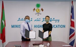 ޝެވްނިންގް މޯލްޑިވްސް ސްކޮލަރޝިޕްސް އެމްއޯޔޫގައި ސޮއިކޮށްފި