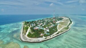 ޑިންގީއެއްގައި ފުރައިގެން ކަނޑަށް ނުކުތް ގައްދޫގެ އުމުރުން ދުވަސްވީ މީހަކު ގެއްލިގެން ހޯދަނީ