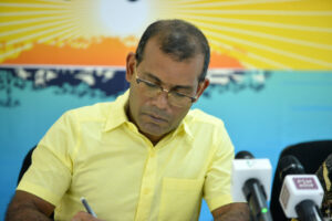 ރައީސް ނަޝީދު މަންމައާއި، ބައްޕައަށް، "މަ ރަނގަޅޭ"