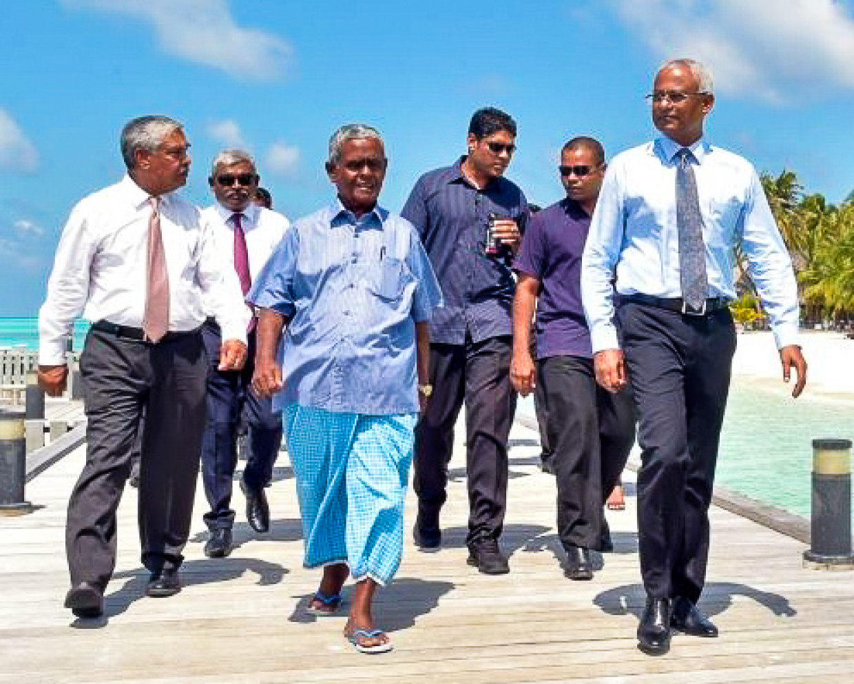ޗަމްޕާ ބްރަދާސްއިން މަނީލޯންޑަރ ކުރިކަމުގެ ތުހުމަތު، ރިޔާސީ ކޮމިޝަނުންކޮށްފި