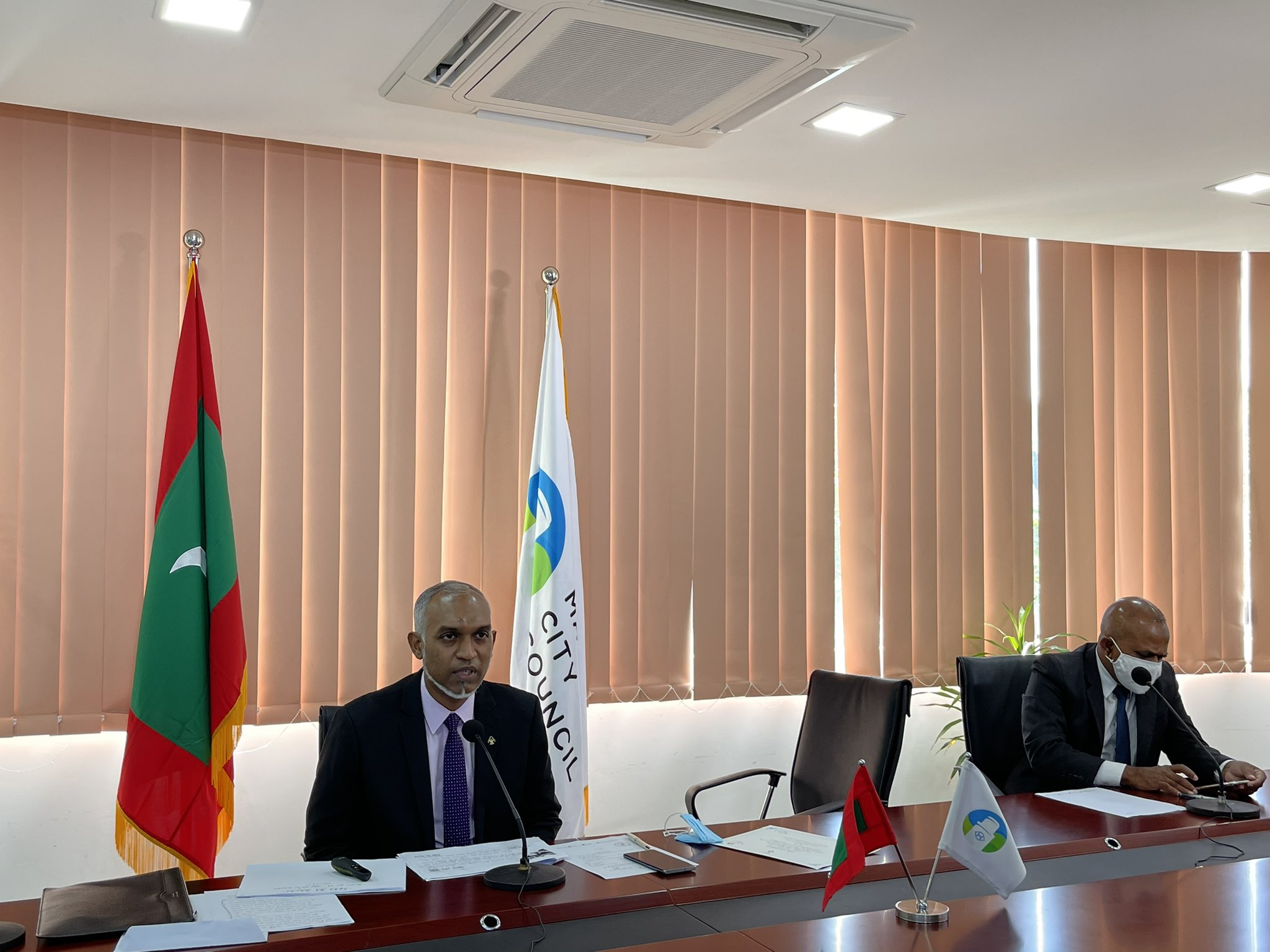 މާލޭ ސިޓީގެ ކައުންސިލަރުން ހުވާ ކުރެއްވުމަށްފަހު، ސިޓީ ކައުންސިލްގެ ފުރަތަމަ ބައްދަލުވުން ކުރިޔަށް