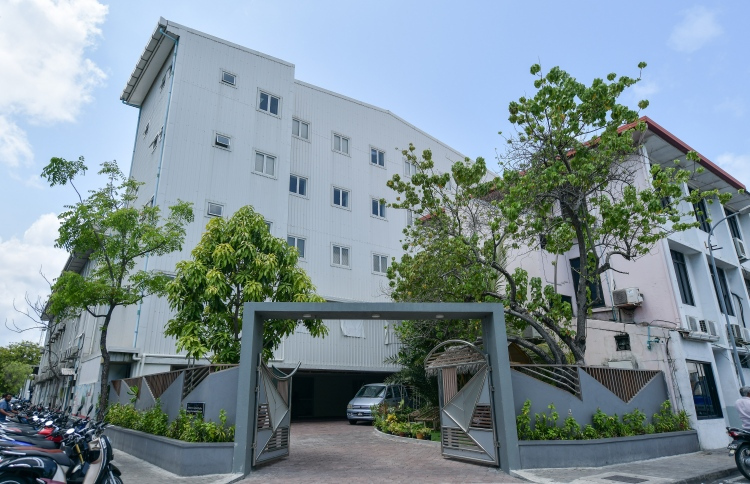 ޕްލޭނިން މިނިސްޓްރީގެ މުވައްޒިފަކު ވަޒީފާއިން ވަކިކުރީ ގަވާއިދާ ޚިލާފަށް ކަމަށް ޓްރިބިއުނަލްއިން ނިންމުމާ ގުޅިގެން އަލުން ވަޒީފާ ދީފި