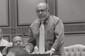 ވަކިވެ ދިޔައީ، ދީލަތި، ޚިދުމަތްތެރި ނަމޫނާ ޝަޚުސިއްޔަތެއް