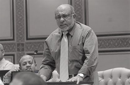 ވަކިވެ ދިޔައީ، ދީލަތި، ޚިދުމަތްތެރި ނަމޫނާ ޝަޚުސިއްޔަތެއް