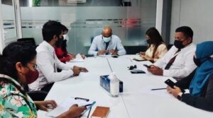 ފުރަތަމަ ބައްދަލުވުމުގައި، ރައްޔިތުންގެ ބޮޑު ކަންބޮޑުވުމަކަށް ހައްލުހޯދައި ދީފި