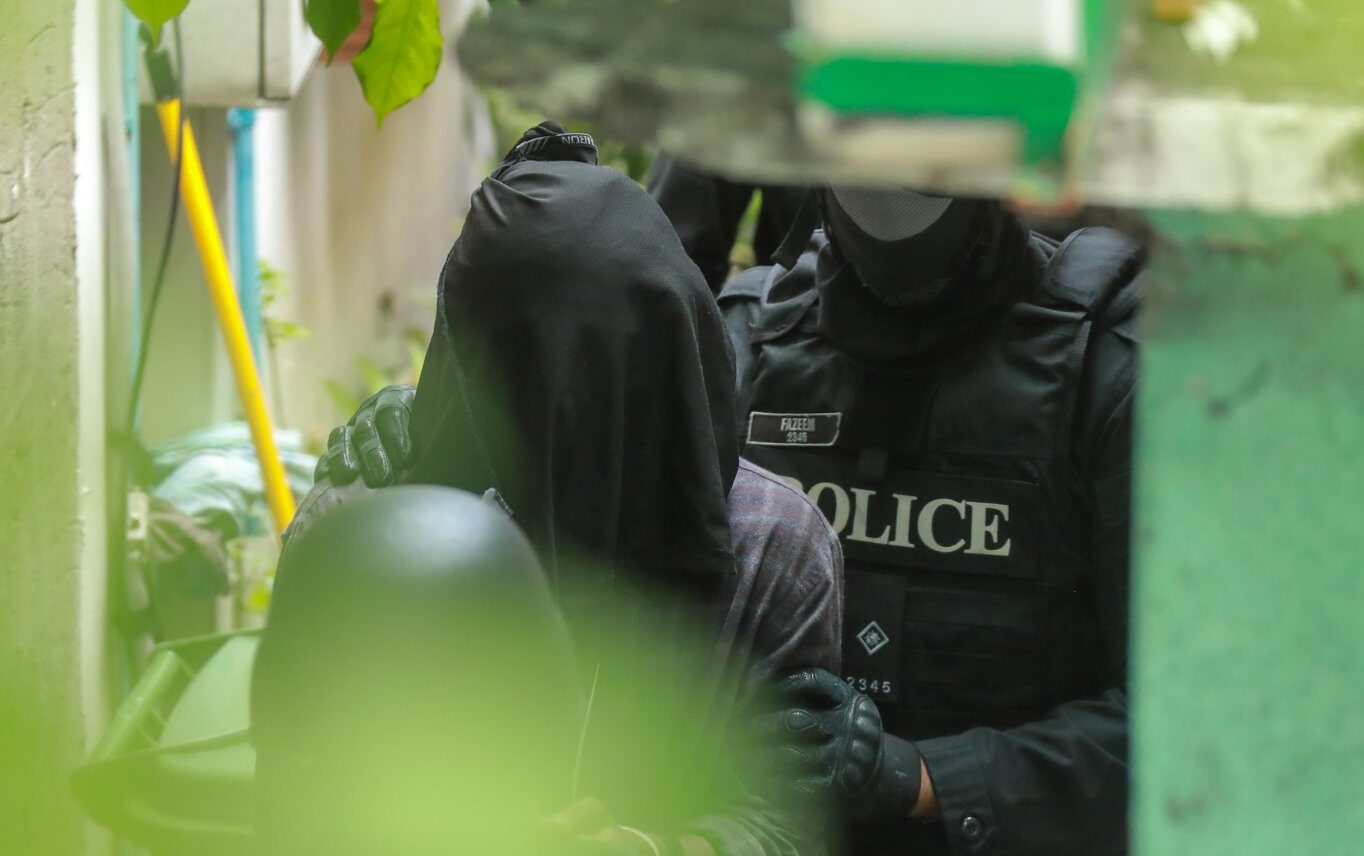 ހައްޔަރު ކުރި މީހުން ކާކުކަން ނޭގޭ ގޮތަށް މޫނު ފޮރުވައިގެން ގެންގޮސްފި