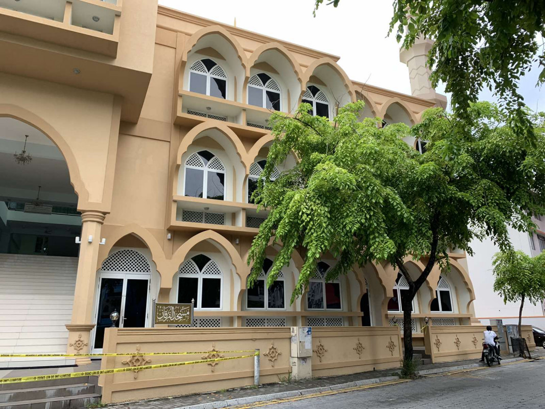 މަނާކޮށްފައިވަނިކޮށް، މާލޭގެ ބައެއް މިސްކިތްތަކުގައި ޖަމާޢަތުގައި ހުކުރު ނަމާދުކޮށްފި