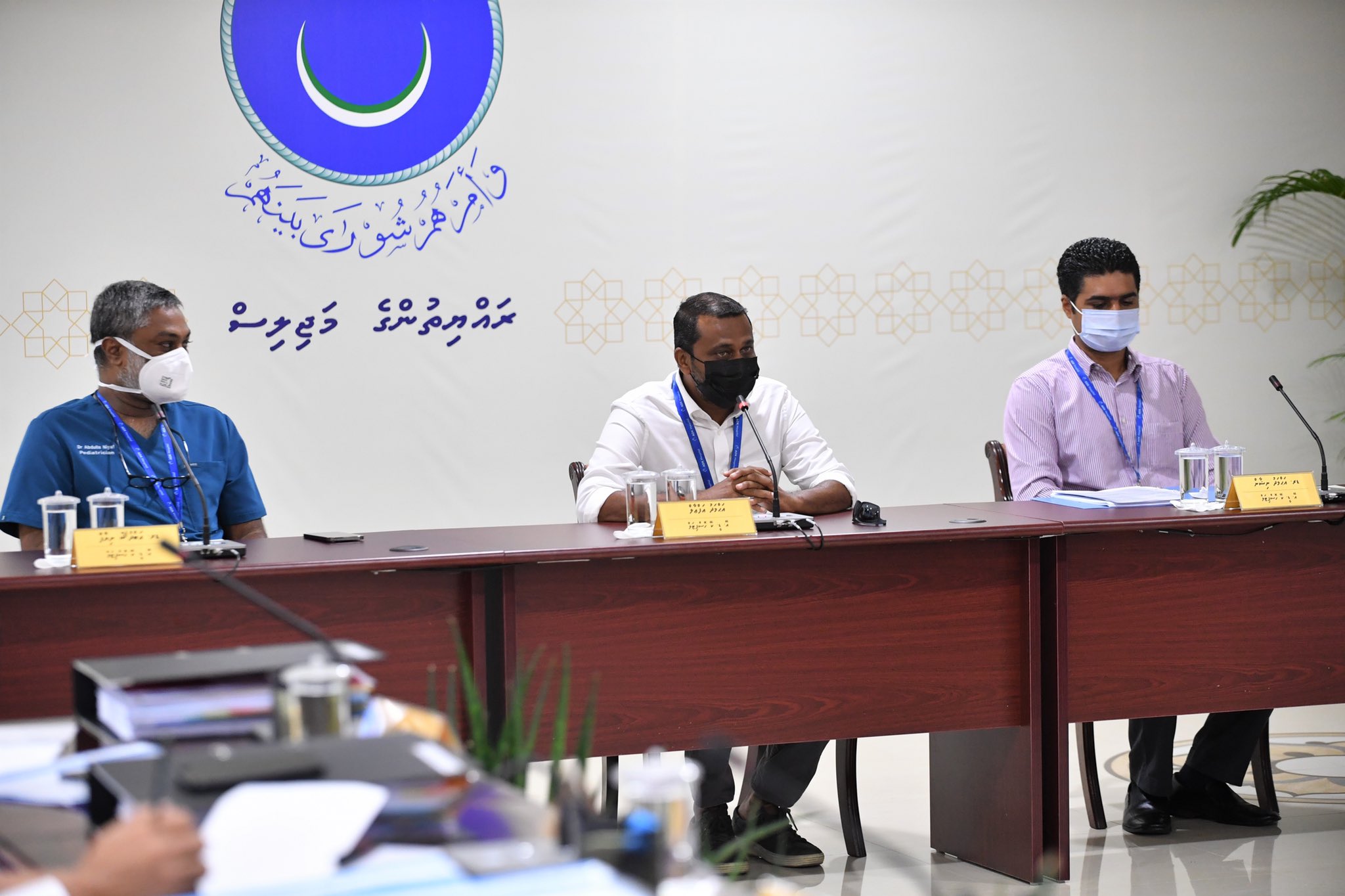 އިންކުއަރީއަށް، ނަޝީދަށް ފަރުވާދިން އޭޑީކޭ ޑޮކްޓަރުންގެ ޓީމު ޙާޒިރުކޮށްފި