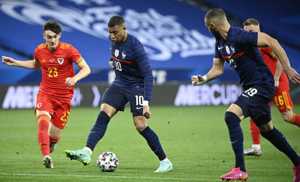 ޔޫރޯގެ ކުރިން ކުޅުނު އެކުވެރިކަމުގެ ފުރަތަމަ މެޗު ފްރާންސުން ކާމިޔާބުކޮށްފި