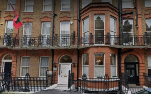 އެމްބަސީތަކުގައި ޝަރީއަތް ހިންގުން، ޑިޕްލޮމެޓިކް އުސޫލުތަކާ ޚިލާފު، މުޅިން އާ ތަޖުރިބާއެއް!