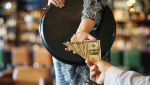 ޑޮލަރުގެ އަގަށް ހެޔޮ ބަދަލެއް ނާދޭ! އިގްތިސާދީ ހައްލެއް ބޭނުން!