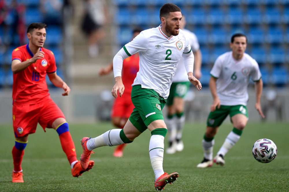 އަޔަލެންޑާ އާއި ޔޫކްރެއިންއަށް މޮޅެއް