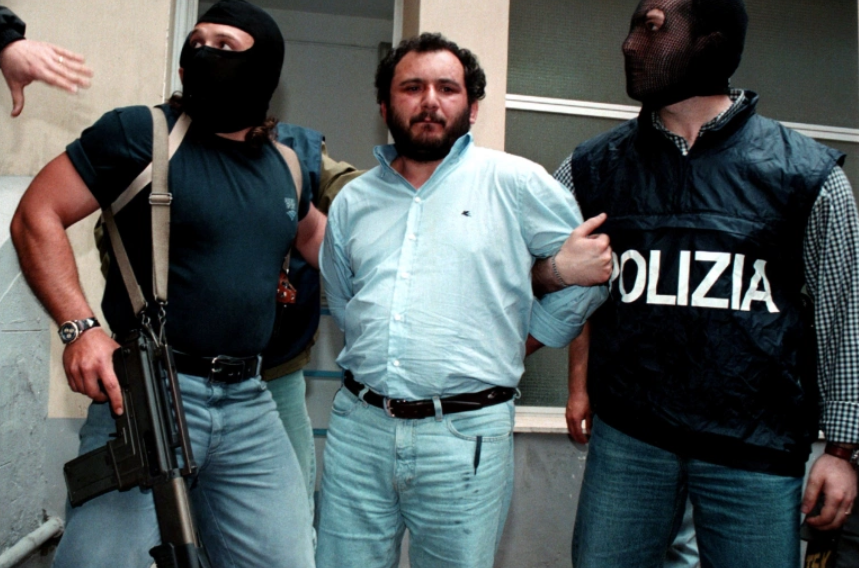 25 އަހަރަށްފަހު އިޓަލީގެ "މާފިއާ ބޮސް" ޖަލުން މިނިވަން ކޮށްފި